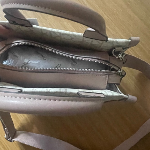 Calvin Klein Crossbody Bag - Picture 3 of 4